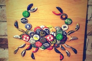 kerajinan dari barang bekas berupa kepiting yang terlihat lucu