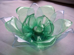 kerajinan dari barang bekas berupa bunga unik