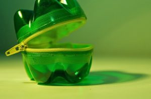 kerajinan dari barang bekas berupa dompet unik