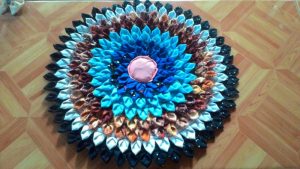 Cara membuat keset dari kain perca.