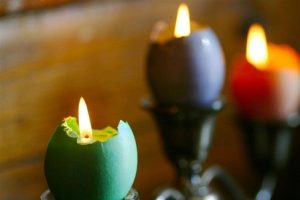 tempat lilin hasil kerajinan dari kulit telur