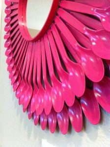 Kerajinan dari Sendok Plastik