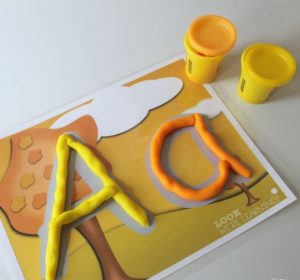 Contoh Permainan Plastisin Huruf