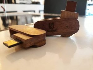 Kerajinan dari Kayu Bekas