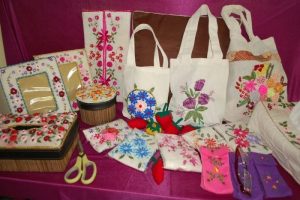 Contoh Kerajinan Tekstil Sulam